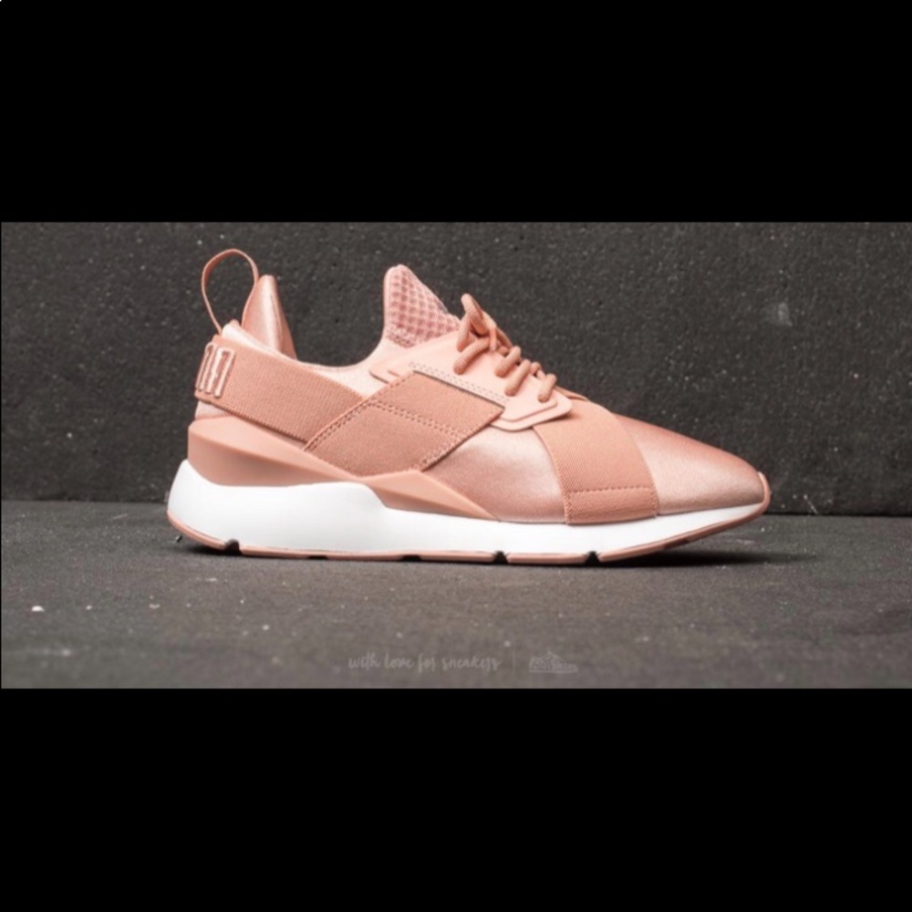 Pumas sneakers